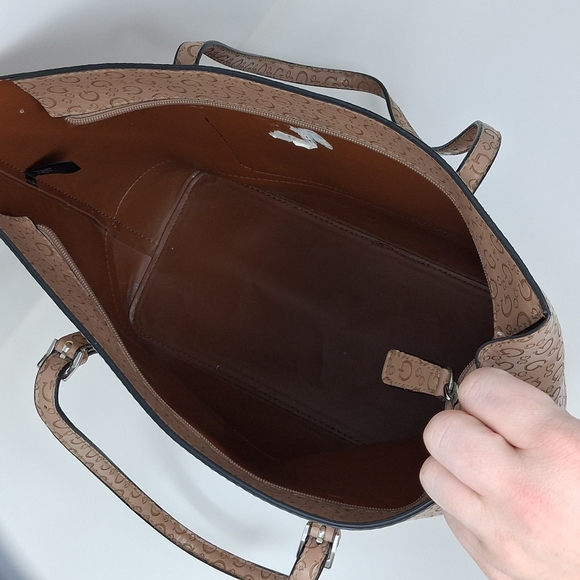 GUESS Tan Logo Tote Bag - Picture 6 of 7